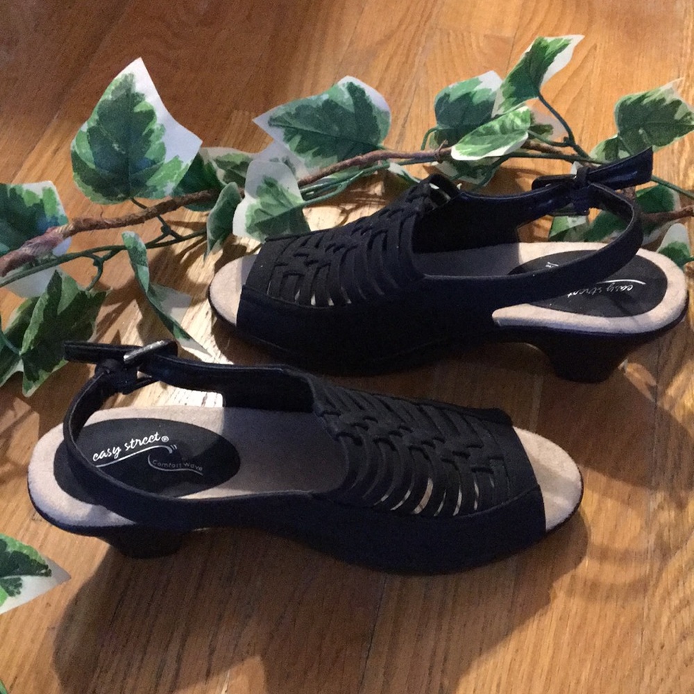 Easy Street / Comfort Wave Black Heels